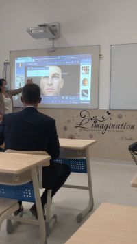 (v. l.) Lehrerin der „Smart School“ Ciugud, Landrat des Landkreises Prignitz Torsten Uhe / Foto: LK Prignitz